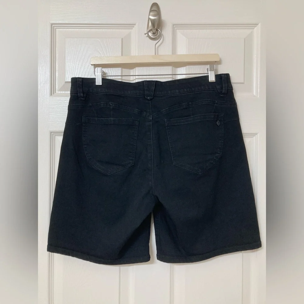 Democracy Women’s “Ab”solution Black Denim 9” Jean Shorts Size 14 Summer Beach - Picture 4 of 9